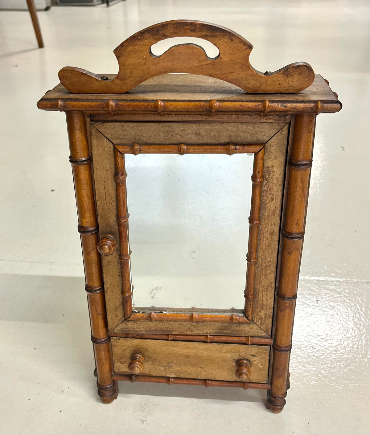 Antique French Faux Bamboo Cabinet – Specchiera e Armadietto da Muro o Tavolo, XIX Secolo