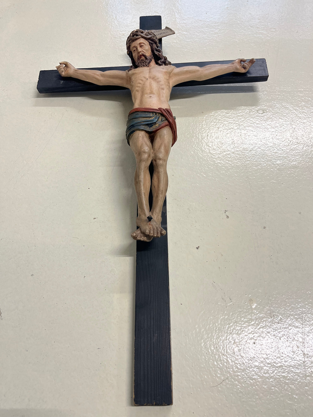 Crocifisso Antico in Legno Policromo – Artigianato Tirolese / Val Gardena, Fine '800