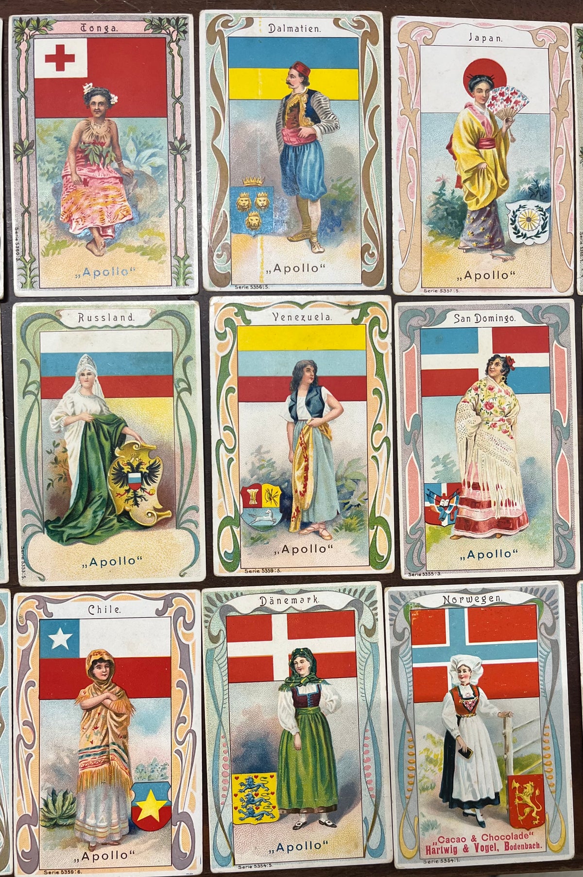 Lot of 19th-century advertising trade cards - Apollo Wien - Nations and Costumes of the World - Sammelbilder